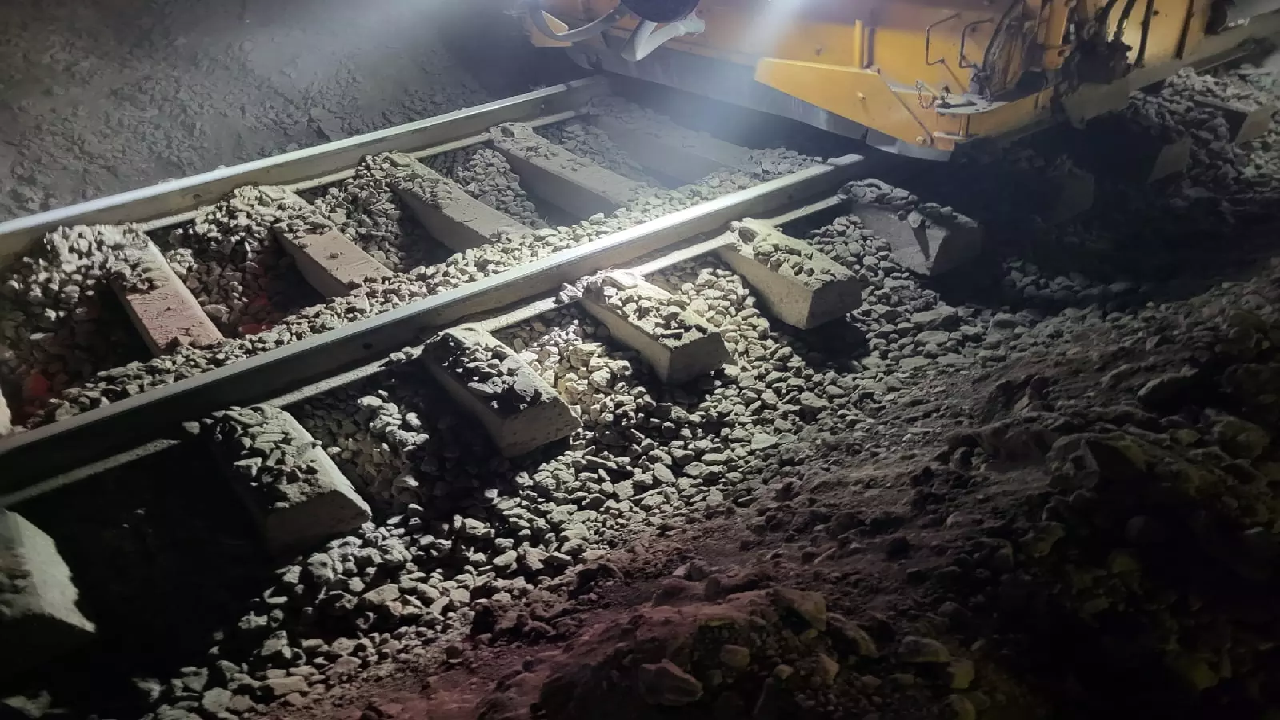 CG : रेल मरम्मत कार्य के चलते खुर्सीपार-भिलाई नगर फाटक में आवागमन 2 मई तक बंद …