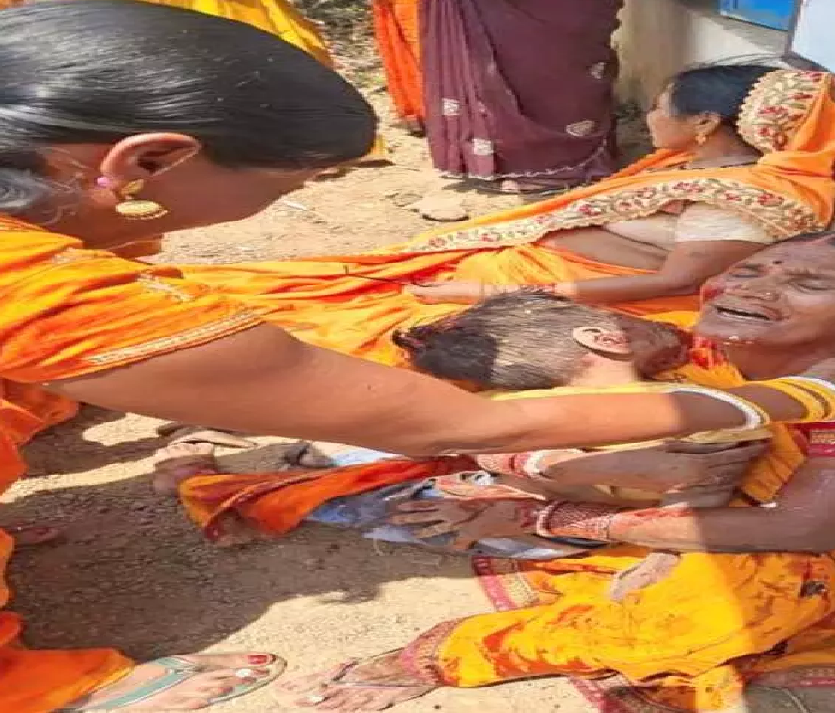 CG : शादी समारोह के दौरान दर्दनाक हादसा, हाईवा की चपेट में आने से 4 वर्षीय बच्चे की मौत …