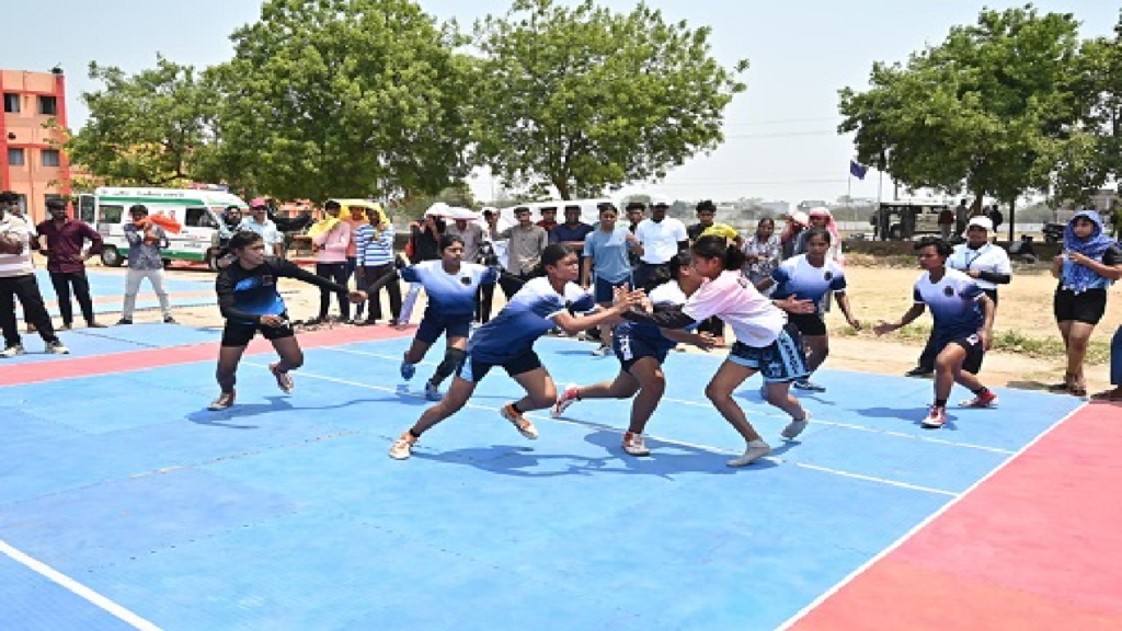 CG : युवा फेस्ट में ज्ञान, नवाचार और अवसरों का संगम, स्टॉलों पर उमड़ा युवाओं का उत्साह …