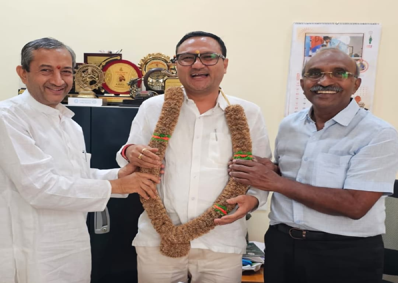 CG : मनोहर गौशाला के शोध कार्यों और जैविक पद्धति की हुई सराहना…