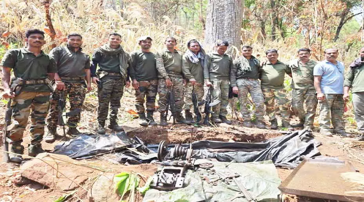 राजनांदगांव : नक्सलियों का हथियार फैक्ट्री मिला, राजनांदगांव-महाराष्ट्र बॉर्डर में बड़ी कार्रवाई