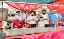 राजनांदगांव : गुरू अर्जन देव साहेब की याद में शरबत बांटे…