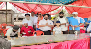 राजनांदगांव : गुरू अर्जन देव साहेब की याद में शरबत बांटे…