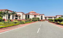 CG : निलंबन पर सीधे हाईकोर्ट पहुंचीं हेडमास्टर
