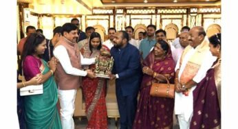 मुख्यमंत्री डॉ. यादव ने केंद्रीय मंत्री डॉ. वीरेंद्र कुमार के पुत्र- पुत्रवधू को दिया सुखद दाम्पत्य जीवन का आशीर्वाद