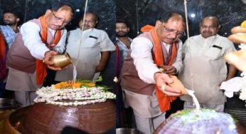 मुख्यमंत्री ने हाटकेश्वर महादेव मंदिर में पूजा-अर्चना कर प्रदेशवासियों के सुख समृद्धि की कामना की
