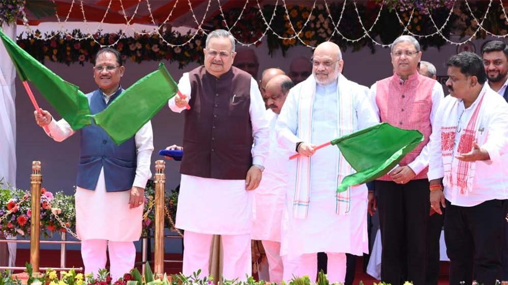 केंद्रीय गृह मंत्री अमित शाह ने रायपुर में अत्याधुनिक ‘नेक्स्ट जेन सीजी डायल-112 सेवा’ और मोबाइल फॉरेंसिक वैन का किया शुभारंभ