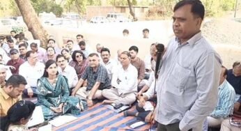रीवा कलेक्टर का अनोखा दौरा, 42 अफसरों संग नॉन-एसी बस से गांव पहुंचे; टिकुरी में लगाई चौपाल