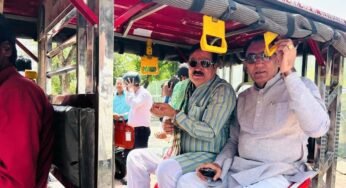 ई-रिक्शा से कैबिनेट बैठक के लिए मंत्रालय पहुंचे मंत्री द्वय श्री टेटवाल और पंवार