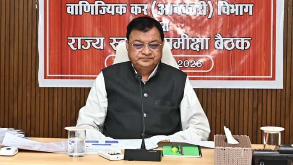 मदिरा के अवैध परिवहन एवं बिक्री पर रोक लगाए: आबकारी मंत्री देवांगन