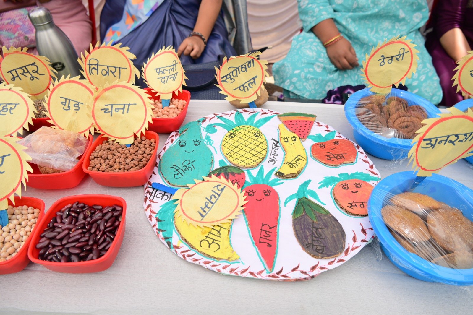  राजनांदगांव : महेश्वरी साहू एवं पुष्पलता साहू को मिला सुपोषण किट