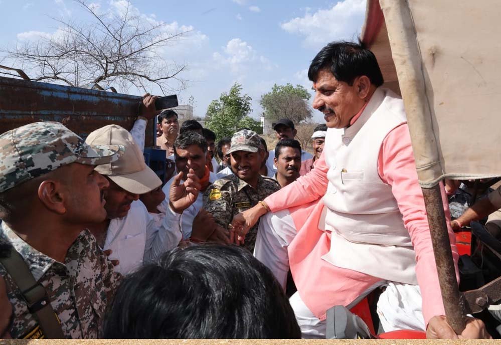 मुख्यमंत्री डॉ यादव अचानक पहुंचे उज्जैन और किया उपार्जन केंद्र का औचक निरीक्षण