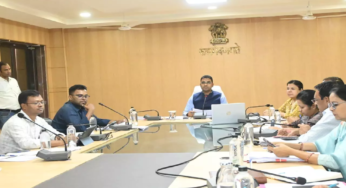 CG : विशेष अभियान चलाकर लंबित आवेदनों का करें निराकरण : कलेक्टर …