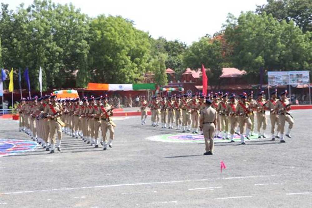 आरएपीटीसी इंदौर एवं 15वीं वाहिनी विशेष सशस्त्र बल इंदौर का संयुक्त दीक्षांत परेड समारोह गरिमामय वातावरण में संपन्न