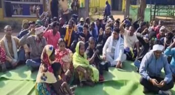 किसानों के बीच सांसद की फटकार से भड़के निरीक्षक, माइक छोड़कर बीच कार्यक्रम से निकले बाहर