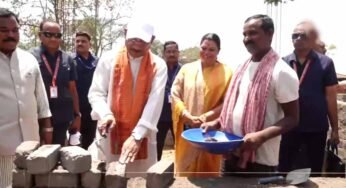 जशपुर के चंदागढ़ पहुंचे CM साय: PMAY हितग्राही के घर में ईंट रखकर बढ़ाया हौसला
