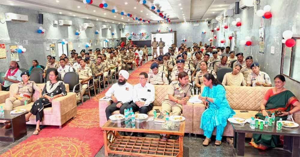 छत्तीसगढ़ पुलिस को मिली हुई अत्याधुनिक मोबाइल फॉरेंसिक वैन से लैश