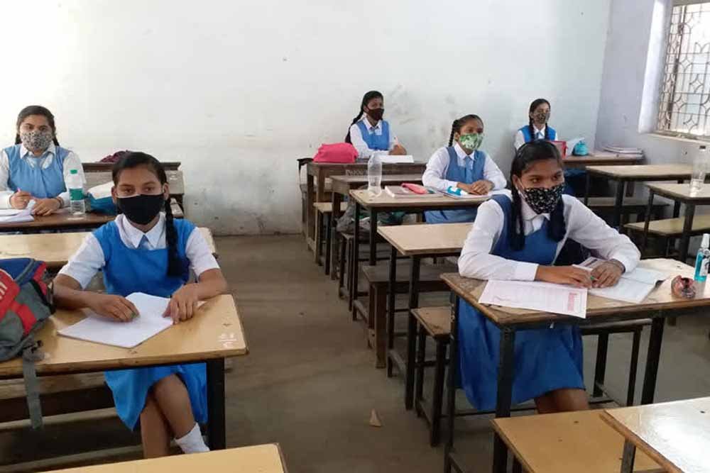 CG में बोर्ड परीक्षा में बड़ा खेल! दूसरे स्कूल के UDISE कोड पर दिलाई परीक्षा, शिक्षा विभाग घिरा