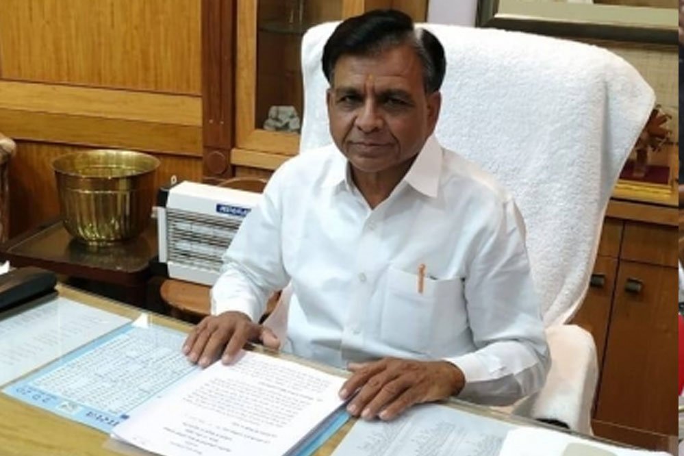 कलेक्टर्स आबकारी नीति का कड़ाई से कराएं पालन: उप मुख्यमंत्री देवड़ा