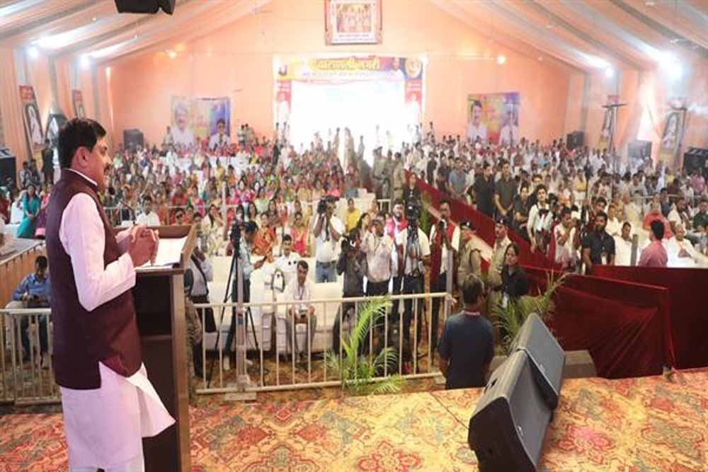 मुख्यमंत्री डॉ. यादव जैन मुनि आचार्य के पावन सान्निध्य में आयोजित भव्य प्रतिष्ठा महोत्सव में हुए सम्मिलित