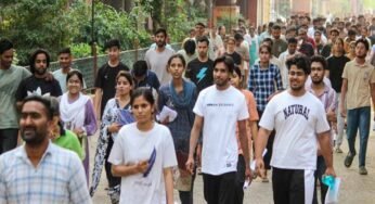 UPSC Prelims में अभ्यर्थियों की अग्निपरीक्षा! तपती जमीन पर नंगे पैर पहुंचे एग्जाम सेंटर