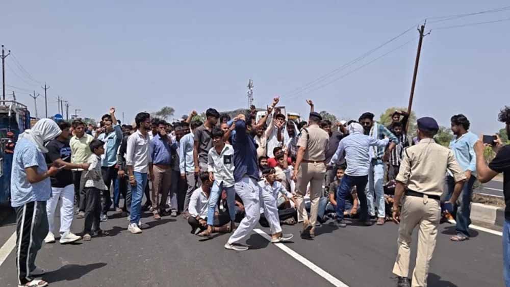 सीहोर में 15 दिन की बिजली कटौती पर फूटा गुस्सा, ग्रामीणों ने किया चक्काजाम