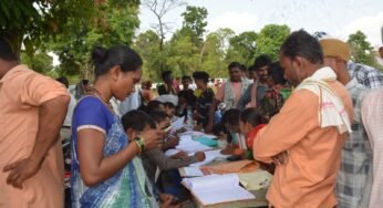 मोहला : दूरस्थ ग्राम साल्हेभट्टी में पहुंचा प्रशासन, जनसमस्याओं के त्वरित समाधान की पहल