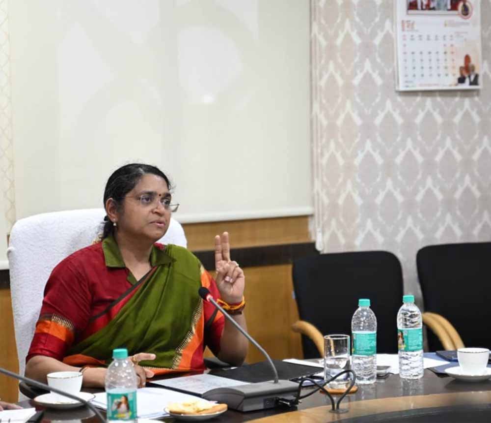 निकायों में सुशासन, जवाबदेही और जन सेवा को दें सर्वोच्च प्राथमिकता, नगरीय प्रशासन विभाग की सचिव शंगीता आर. ने वीडियो कॉन्फ्रेसिंग से ली सभी 194 निकायों की बैठक