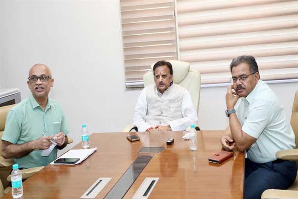 स्वास्थ्य सेवाओं की गुणवत्ता, पारदर्शिता, जवाबदेही एवं सेवा प्रदायगी की दक्षता को करें मजबूत: उप मुख्यमंत्री शुक्ल