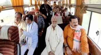 मंत्री टेटवाल सार्वजनिक बस से यात्रा कर अपने कार्य क्षेत्र पर पहुँचे