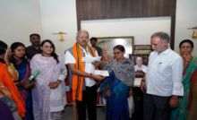 CG : सांसद बृजमोहन ने 230 हितग्राहियों को वितरित किए 23 लाख के चेक …