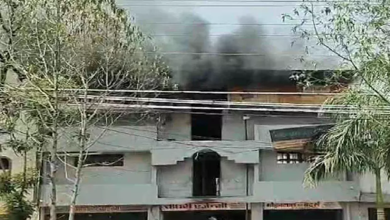 CG : खाद्य तेल स्टॉक वाली दुकान में लगी आग, लाखों का नुकसान …