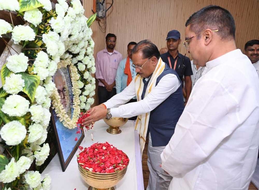 वैशाली नगर विधायक रिकेश सेन के निवास पहुंचकर व्यक्त की गहरी संवेदना, दिवंगत आत्मा की शांति के लिए की प्रार्थना