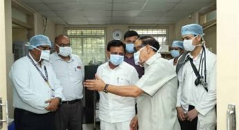 उप मुख्यमंत्री देवड़ा इंदौर में देवास अग्निकांड के घायलों से मिले चिकित्सकों को दिये बेहतर उपचार के निर्देश