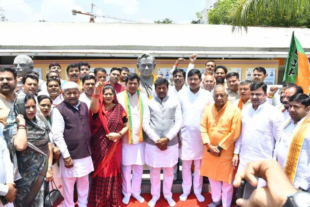 मध्यप्रदेश राज्य पशुधन एवं कुक्कुट विकास निगम के अध्यक्ष केशव सिंह बघेल ने किया पदभार ग्रहण