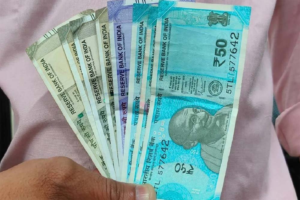 आउटसोर्स कर्मचारियों की बल्ले-बल्ले! ₹26,000 सैलरी के साथ परमानेंट होने की तैयारी, लेकिन कब मिलेगा लाभ?