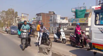 राजनांदगांव : ओवरब्रिज पर चबूतरा क्षतिग्रस्त, मटेरियल फैला…