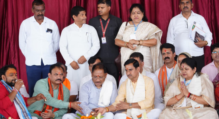 CG : मुख्यमंत्री विष्णु देव साय ने जांजगीर-चांपा जिले में 295 करोड़ रुपये से अधिक के 341 विकास कार्यों का किया लोकार्पण एवं भूमिपूजन