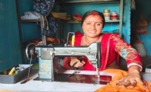 CG : सुई-धागे से बदली तकदीर : विशाखा मंडल बनीं आत्मनिर्भरता की मिसाल