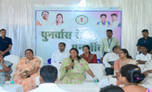 CG : हिंसा से विकास की ओर : आत्मसमर्पित महिलाओं के बीच पहुंचीं मंत्री लक्ष्मी राजवाड़े, पुनर्वास नीति को बताया नई जिंदगी की राह