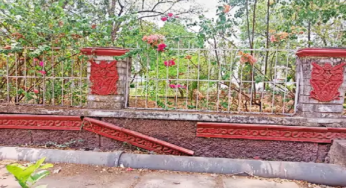 राजनांदगांव : कलेक्ट्रेट के सामने दीवार पर बनी कलाकृति उखड़ रही, चमक ​फीकी…