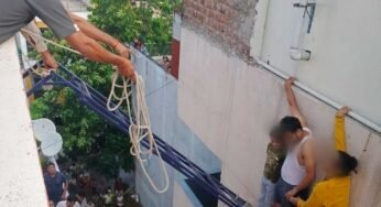 इंदौर के डायल-112 हीरोज इलेक्ट्रिक व्हीकल शो-रूम में लगी आग, संयुक्त रेस्क्यू अभियान चलाकर बिल्डिंग में फँसे लोगों की बचाई जान