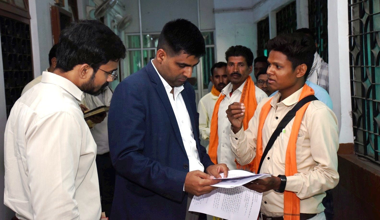 राजनांदगांव : कलेक्टर ने जनदर्शन में सुनी नागरिकों की समस्याएं - जनदर्शन में प्राप्त आवेदनों का प्राथमिकता के साथ निराकरण करने के दिए निर्देश