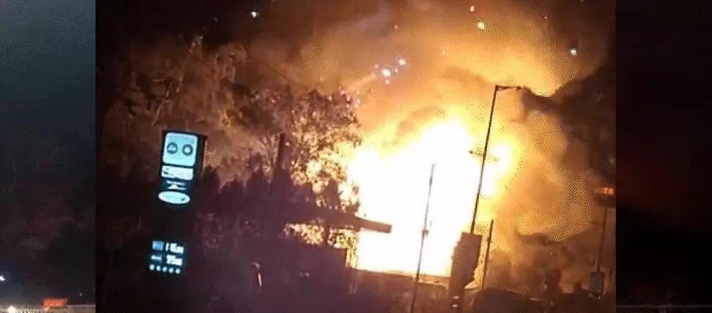 बैरागढ़ रोड पर पटाखा दुकान में भीषण आग, धमाकों से दहला इलाका; 70 फीट तक उठीं लपटें