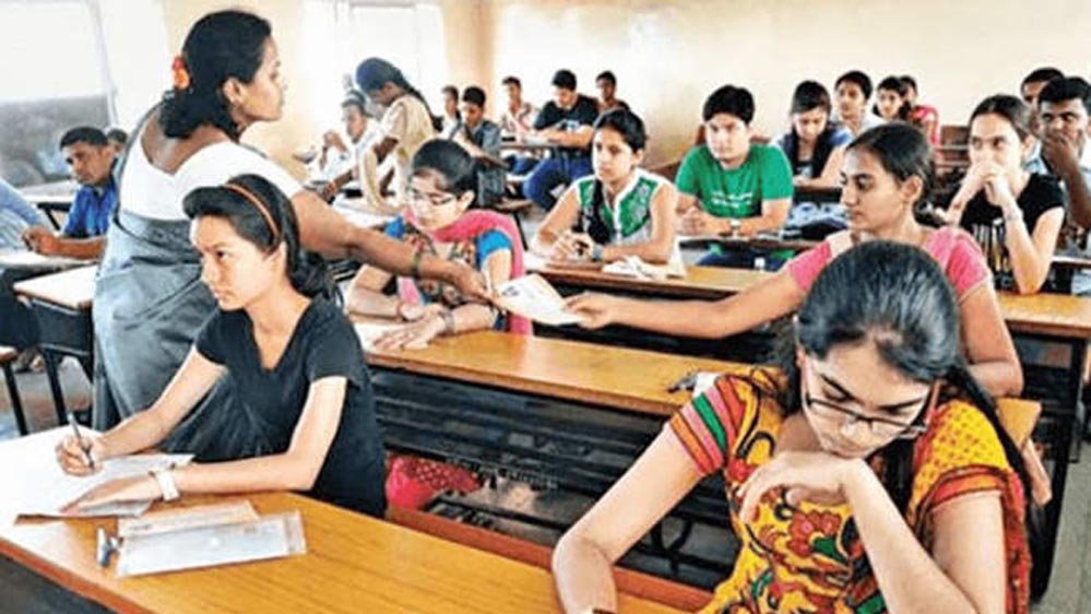 अब शिक्षकों की होगी परीक्षा! MP में डेढ़ लाख टीचर्स देंगे TET, फेल हुए तो नौकरी पर संकट