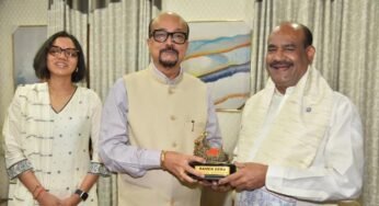 राज्यपाल रमेन डेका ने किया लोकसभा अध्यक्ष बिड़ला का आत्मीय स्वागत