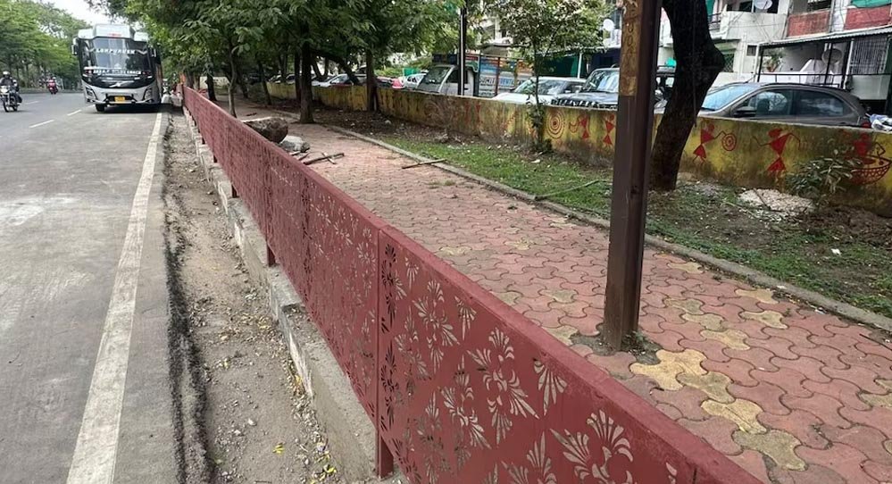 90 डिग्री ब्रिज के बाद भोपाल का नया ‘कमाल’, फुटपाथ बना दिया लेकिन पहुंचने का रास्ता ही नहीं छोड़ा