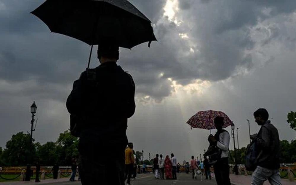 MP Weather Alert: 30 जिलों में बारिश की चेतावनी, 4 जिलों में हीटवेव का खतरा; 52% कम हुई बारिश