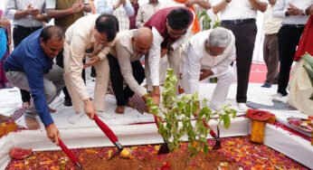 वाणिज्य एवं उद्योग मंत्री लखन लाल देवांगन तथा आवास एवं पर्यावरण मंत्री ओ.पी. चौधरी ने गारमेंट मैन्युफैक्चरिंग यूनिट का किया भूमिपूजन