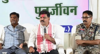 रायपुर : पुनर्वासित युवाओं से मिले उप मुख्यमंत्री विजय शर्मा और वन मंत्री केदार कश्यप